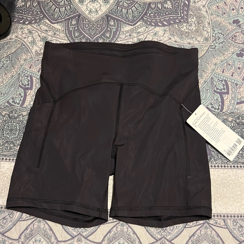 Lululemon Power Thru HR Short 6” size 12